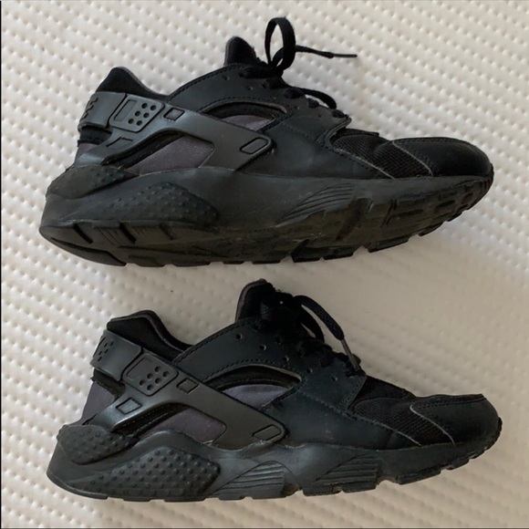 Black Nike Huarache Youth Sneakers 6.5 - Picture 3 of 3